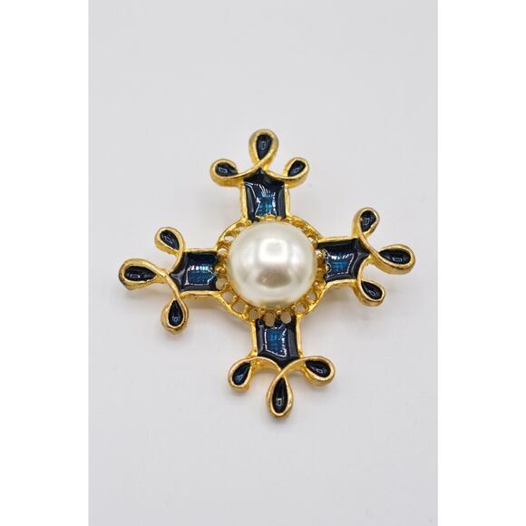 Vintage Maltese Cross Pin Brooch Navy Enamel Gold Tone Pearl Chunky 80s Bin1 - Picture 1 of 8